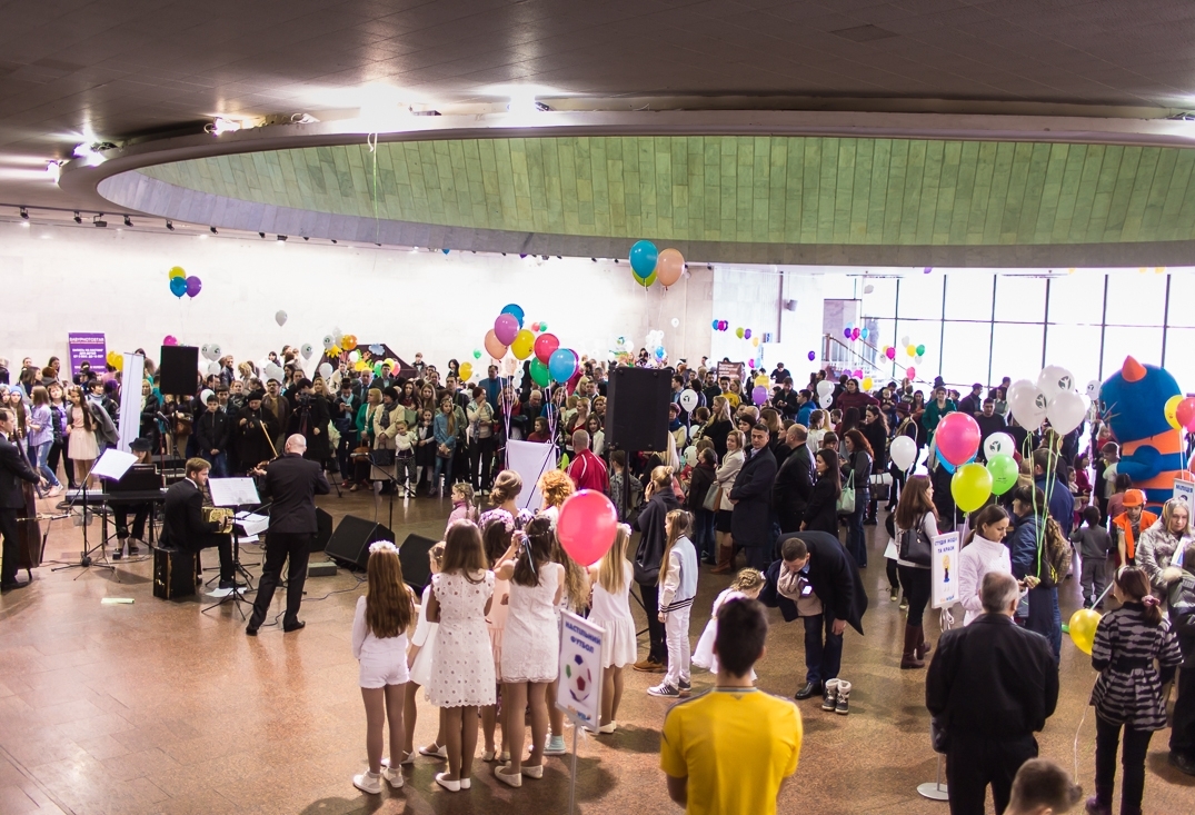 Супруга Дениса Силантьева Инна устроила праздник для детей